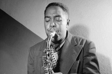 A Step-by-Step Guide to Learn Saxophone Online